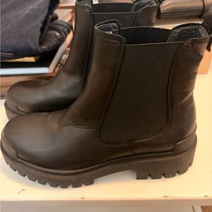 Miz Mooz Black Leather Chelsea Lug Boots 39